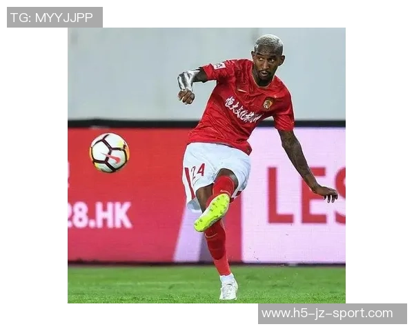 塔利斯卡完美帽子戏法展现转型中锋实力三次抢点三次破门左右脚头球俱佳